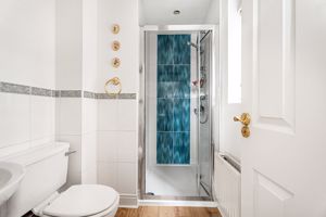 Ensuite- click for photo gallery
